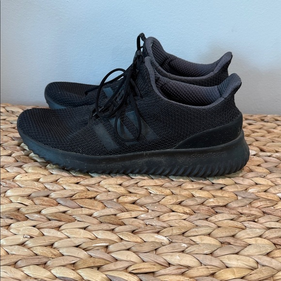 Adidas black tennis shoes - Picture 2 of 6